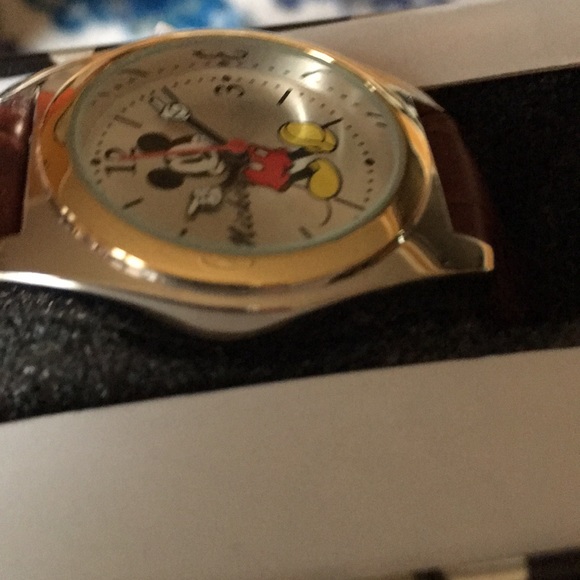 Mickey Mouse watch by Disney, New still in box - Picture 7 of 8